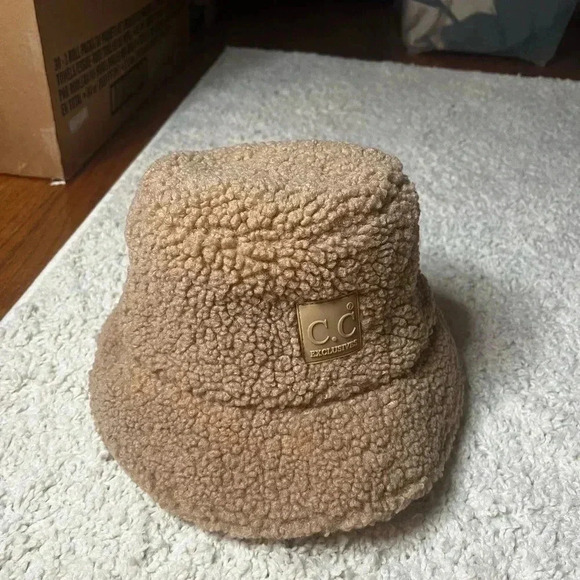 CC EXCLUSIVES SHERPA BUCKET HAT PREOWNED EUC - Picture 3 of 8